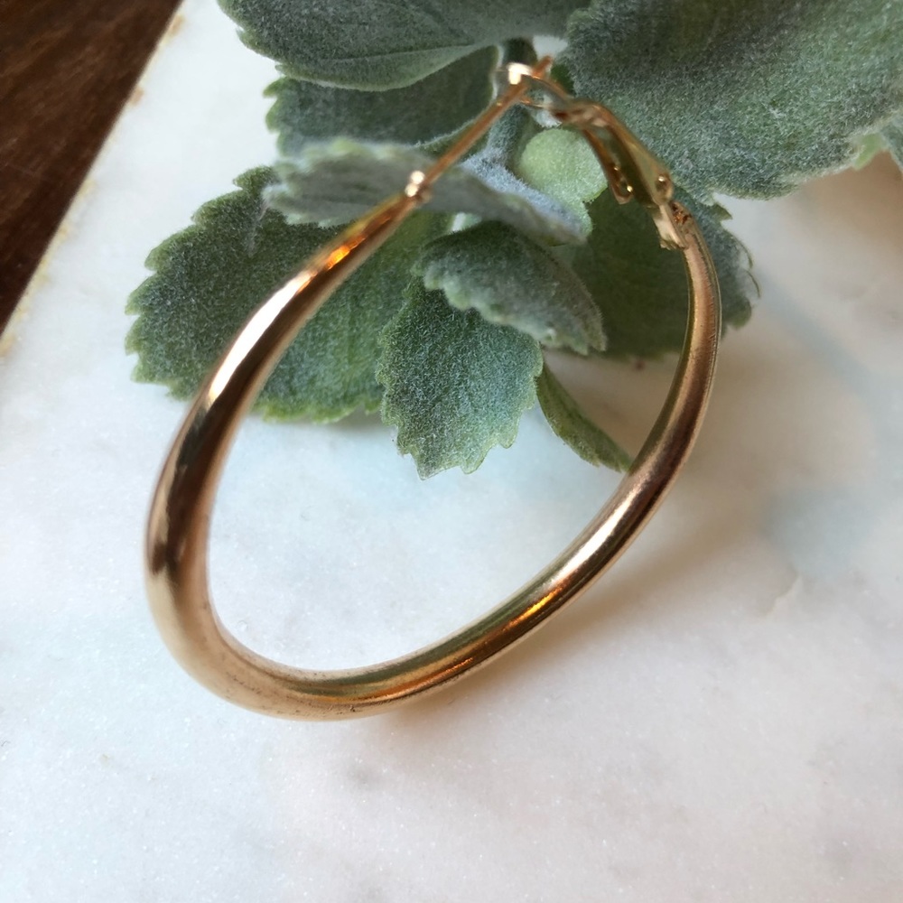 The Elle - Classic Gold Hoop - Picture 4 of 4
